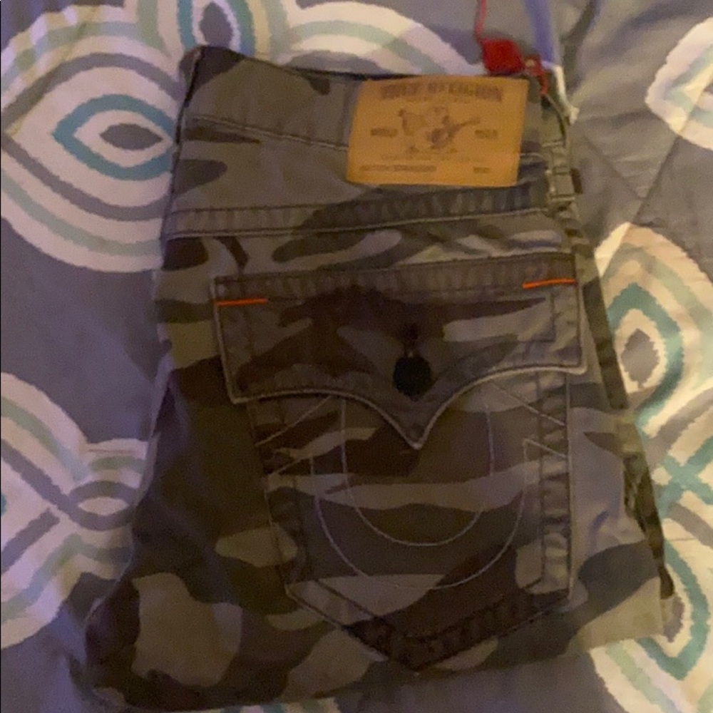 Camouflage true religion jean shorts